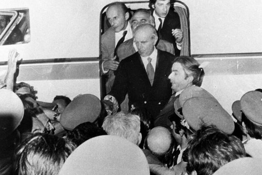 Αφιξη του Κωνσταντίνου Καραμανλή στις 2 το πρωί της 24ης Ιουλίου του 1974
